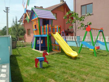 Ahşap küçük yel değirmeni